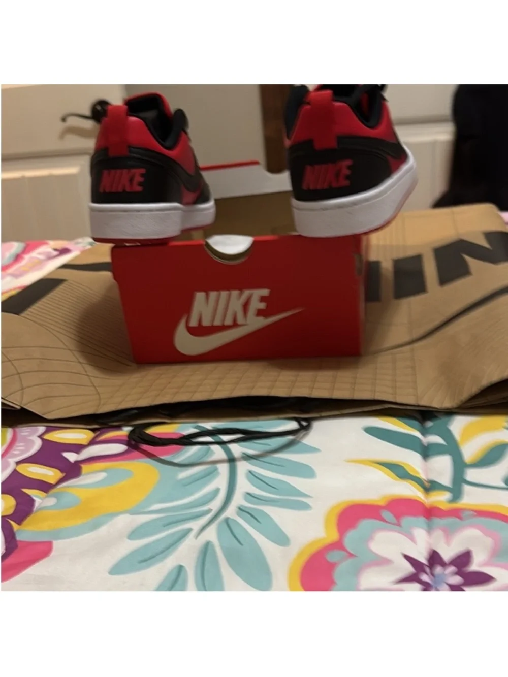 Nike Kids Black and Red Low-Top Sneakers